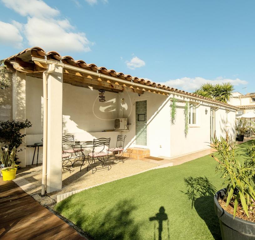 Gîte du stade la maisonnette studio 4 pers parking gratuit piscine 42 Boulevard Larrat, 13010 Marseille