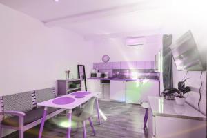 gite du stade Le cottage studio sur cour parking piscine