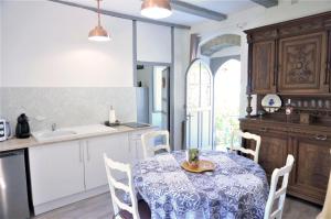 Appartement gite du tourneur rue de la peliseria 46330 Saint-Cirq-Lapopie Midi-Pyrénées