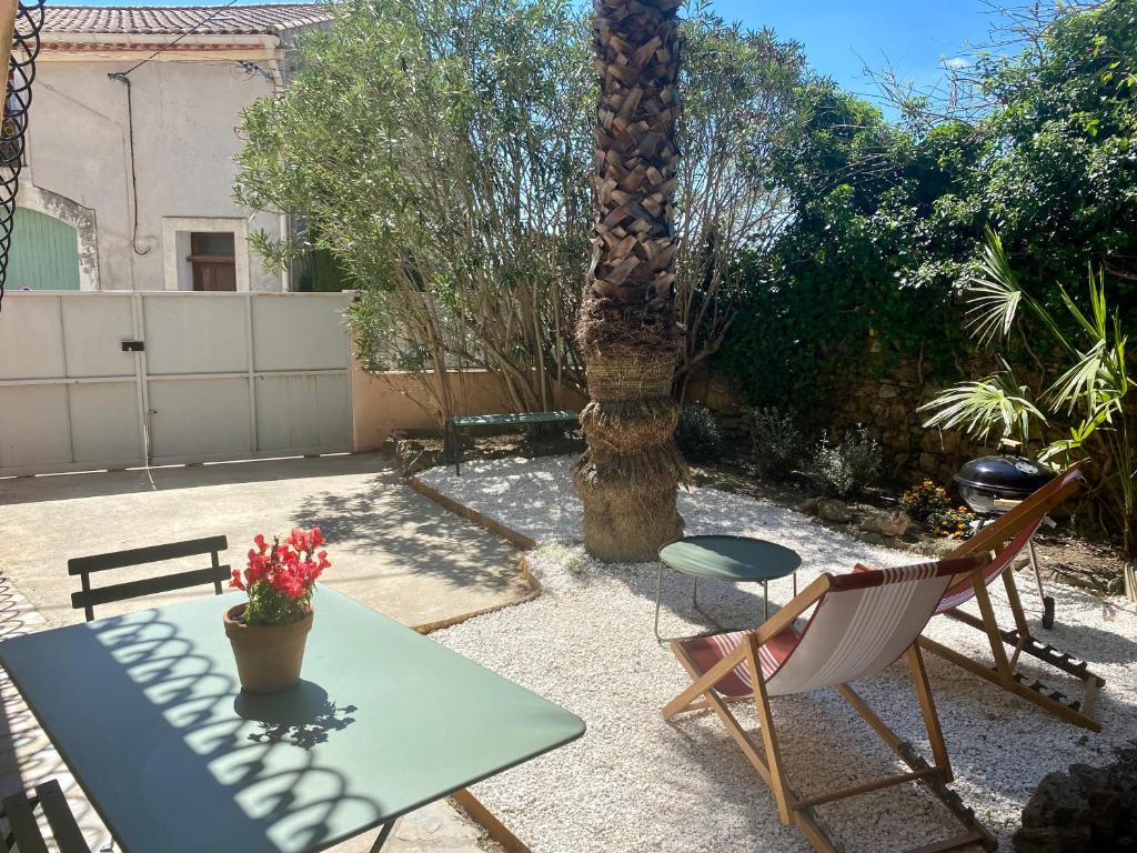 Appartement Gîte Le Palmier - Perfectly located cosy studio with private garden 86 Rue des Aires 34480 Puissalicon