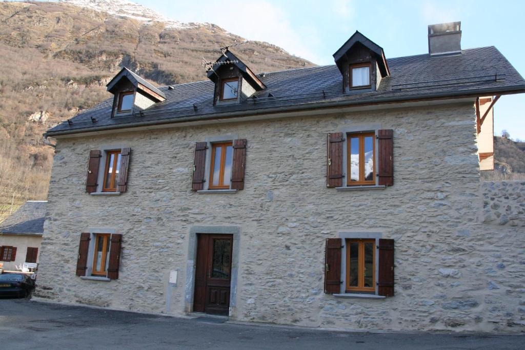 Appartement Gite le Sardey 3*: dans une maison ancestrale 10 Cami Deth Trey 65120 Luz-Saint-Sauveur