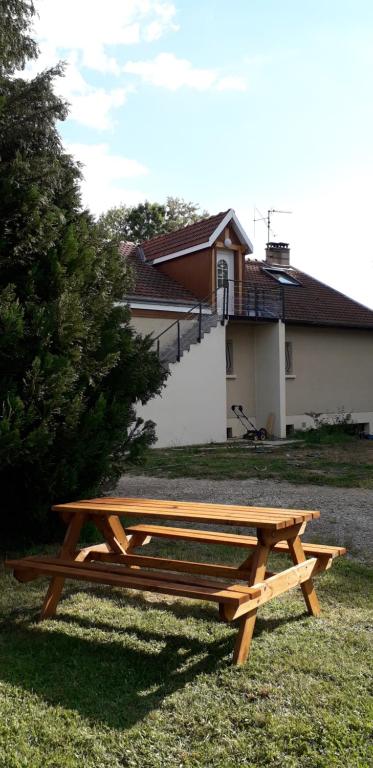 Appartement Gîte Les Chevaliers fous 11 Route de Châlons 51800 Sainte-Menehould
