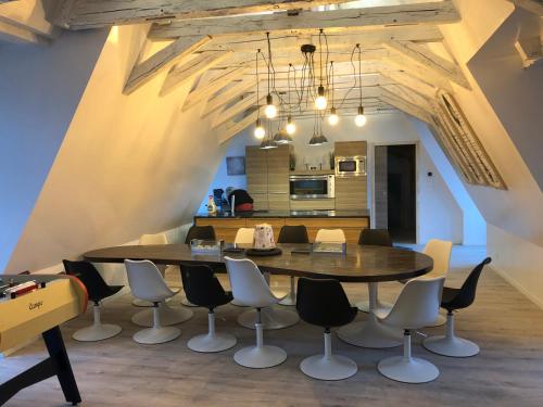 GITE LOFT DE 15 PERSONNES AU CHATEAU DE JALLANGES VOUVRAY