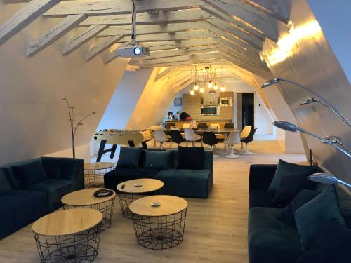 GITE LOFT DE 15 PERSONNES AU CHATEAU DE JALLANGES VOUVRAY