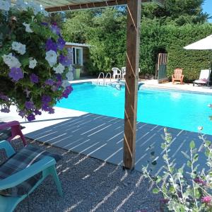 Gîte ou chambre d'hôte dans la campagne de Rognes