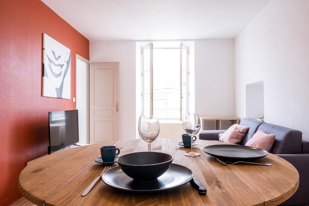 Appartement Gîte Terracotta de Segré ✰ cuisine ✰ chambre (lit queen size) ✰ salon étage 2 2 Rue Emile Zola 49500 Segré