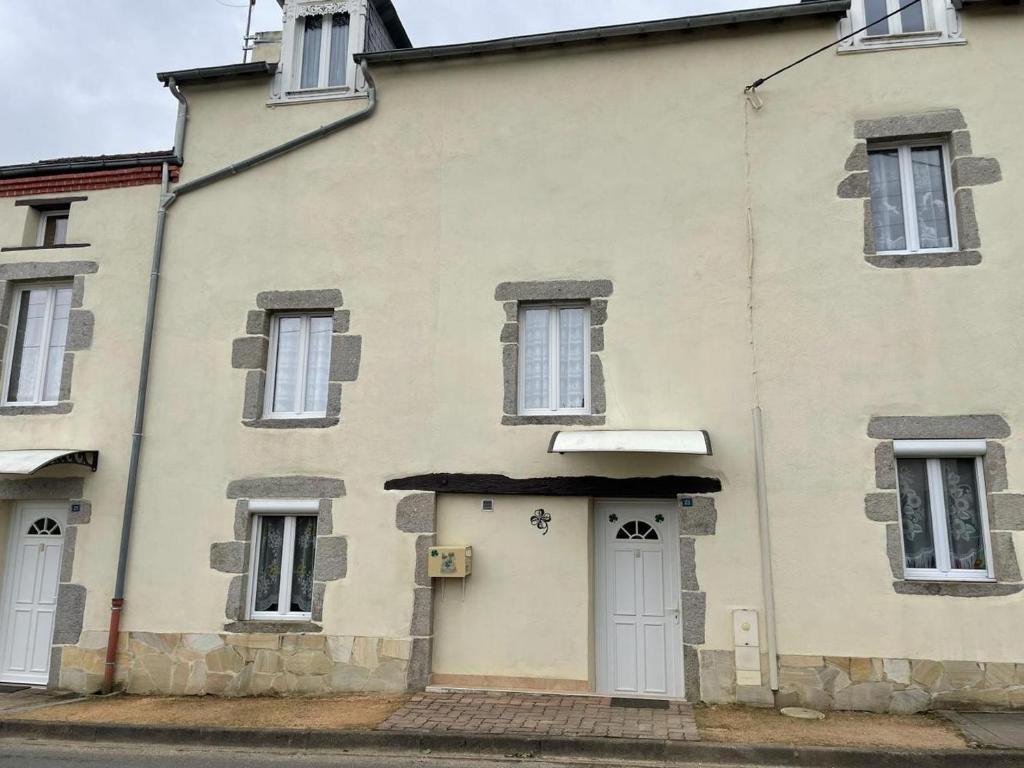 Appartement GITE TREFFLE A 4 FEUILLES 21 Rue de Vichy 03250 Le Mayet-de-Montagne