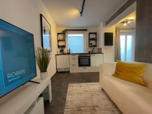 Gleis 12 , kontaktloser 24-7-Check In, barrierefrei ,Smart TV, W-LAN, Parkplatz kostenlos