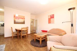 Gmelinstra_e 12_ Whg_ 4_ Haus Meer