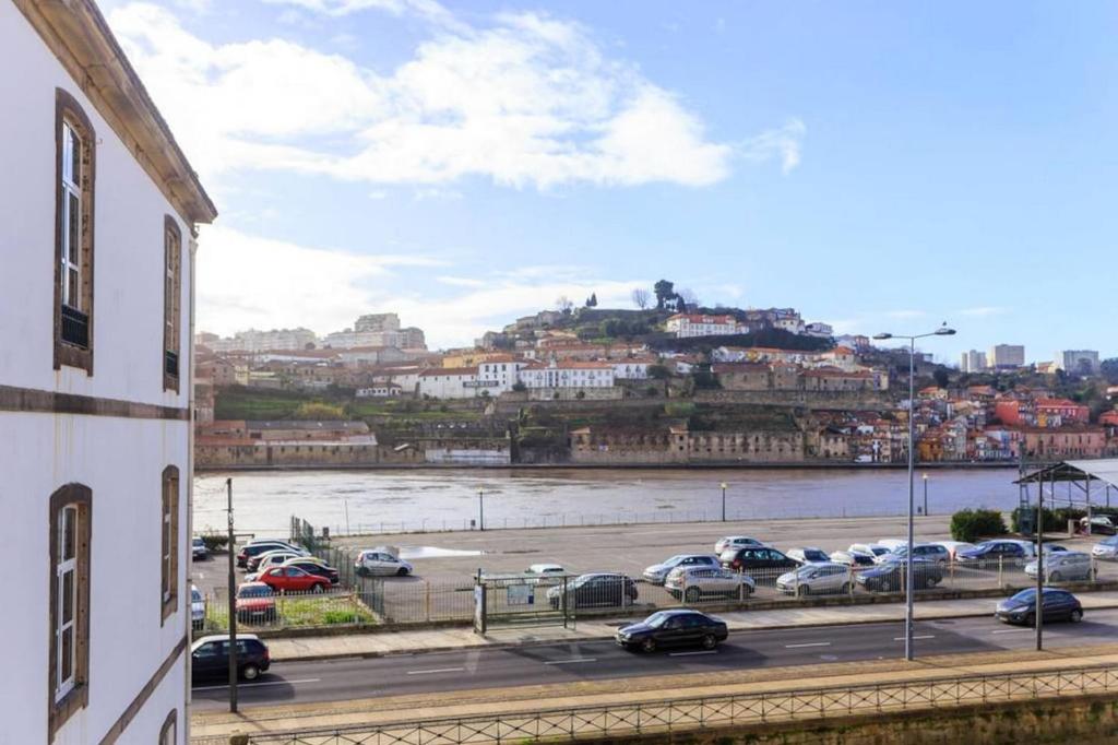 Goabio Apartment 3 Riverview 42 Rua da Arménia, 4050-066 Porto