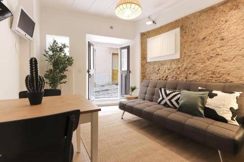 Golden Castle Studio by Homing