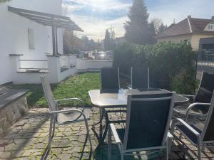 GOLDSTADT LOUNGE