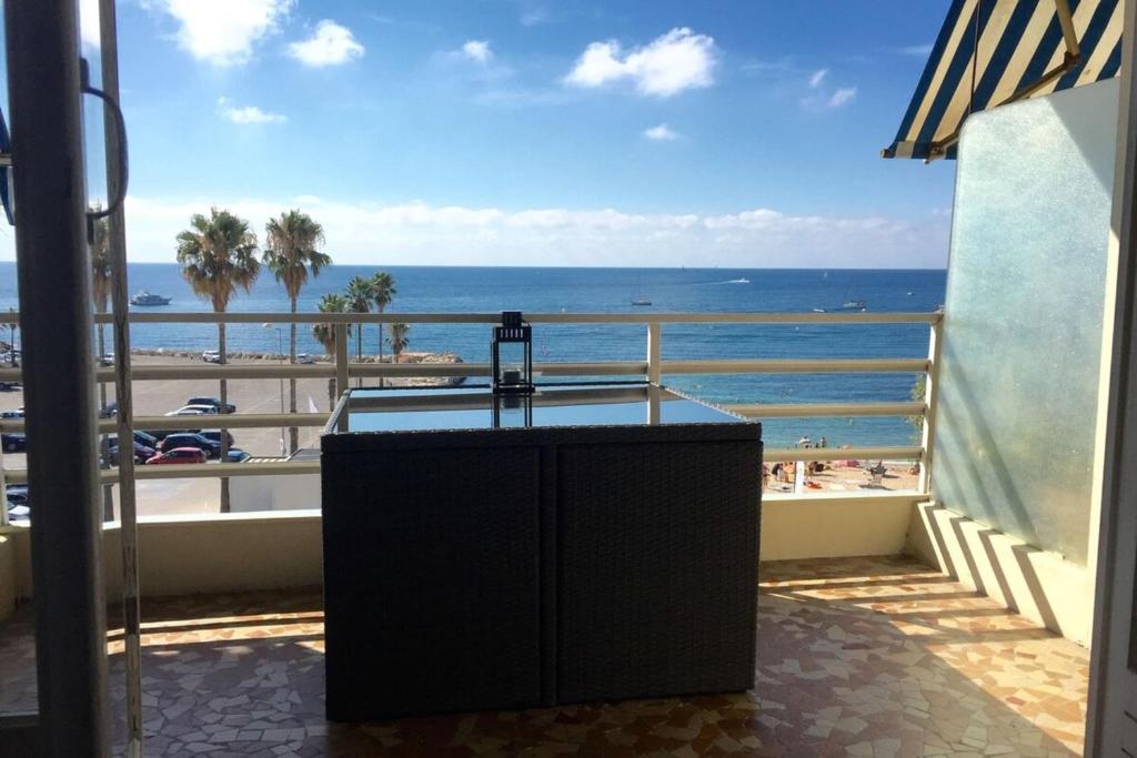 Appartement Golfe Juan 'L'Impérial' sea view air conditioning parking 15 Avenue des Frères Roustan 06220 Vallauris