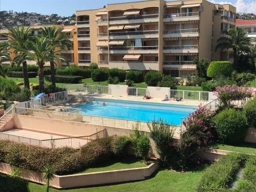 Golfe Juan, quiet apartment with pool, near the beach