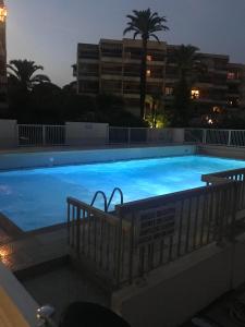 Golfe Juan, quiet apartment with pool, near the beach