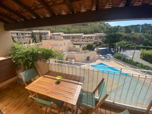 Golfe St Tropez Magique T2 duplex vue mer piscine, garage