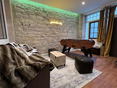 GOOD VIBES Luxurious Loft in Paris 11th, with AC & table football