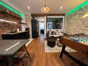 GOOD VIBES Luxurious Loft in Paris 11th, with AC & table football