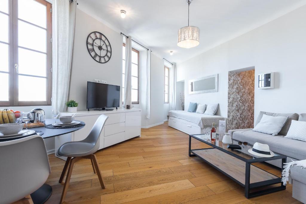 Appartement Gorgeous 1 Bdr with gardens view in the Old Town 6 Rue Centrale 06300 Nice