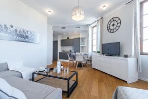 Gorgeous 1 Bdr with gardens view in the Old Town