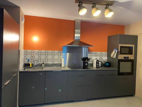 Gorgeous 2 bedroom, 2 full bath, ski in apartment!