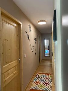 Gorgeous 2 bedroom, 2 full bath, ski in apartment!