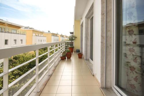 Gorgeous 3 Bedroom Apartment with Balcony in Lisbon