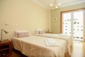 Gorgeous 3 Bedroom Apartment with Balcony in Lisbon