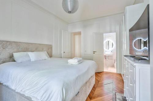 Gorgeous apartment next to the Champs-Elysées