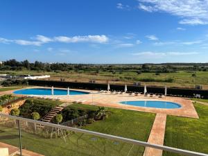 Gorgeous apartment with pools and golf court view