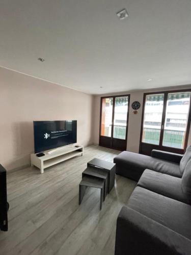 Gorgeous Apt With Balcony And Sea View