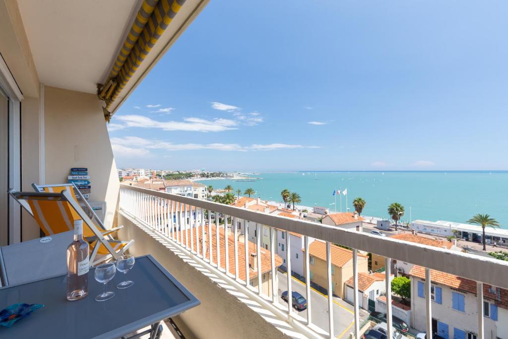 GORGEOUS APT with TERRACE, ELEVATOR, AC, FREE PARKING Résidence du cros - Bâtiment A 6 Allée des Pins, 06800 Cagnes-sur-Mer