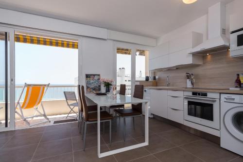 GORGEOUS APT with TERRACE, ELEVATOR, AC, FREE PARKING