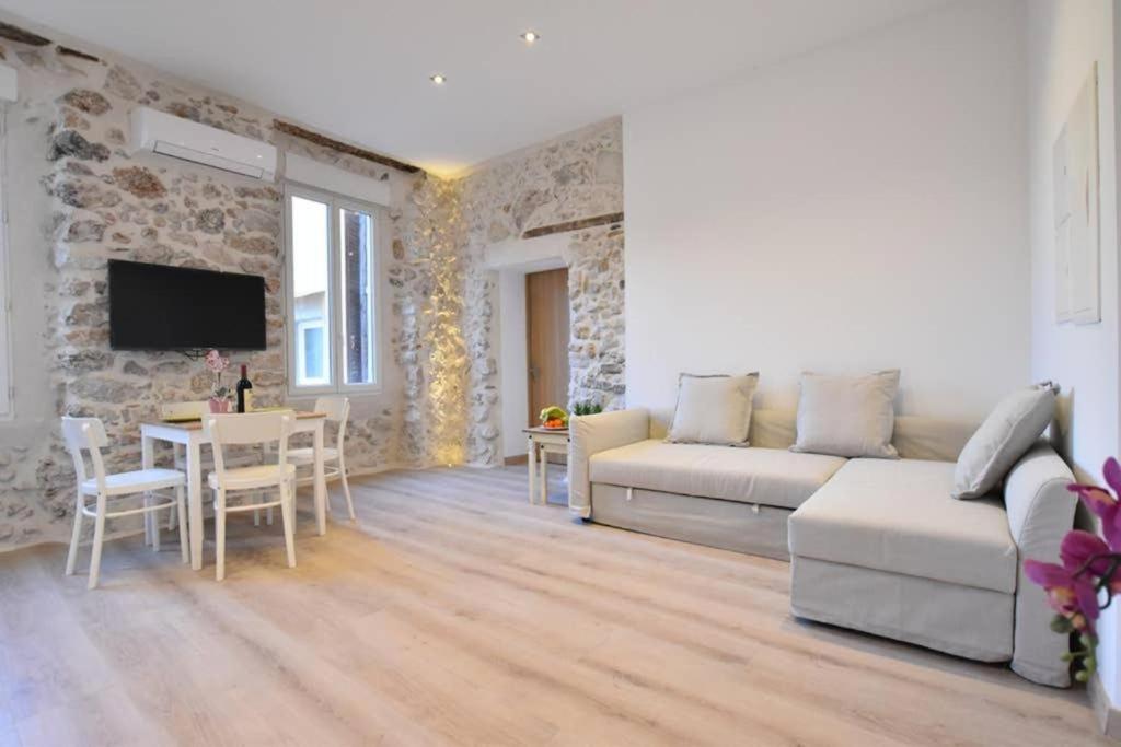 Appartement GORGEOUS BRAND NEW 2 BEDROOMS 3 Rue Thuret 06600 Antibes