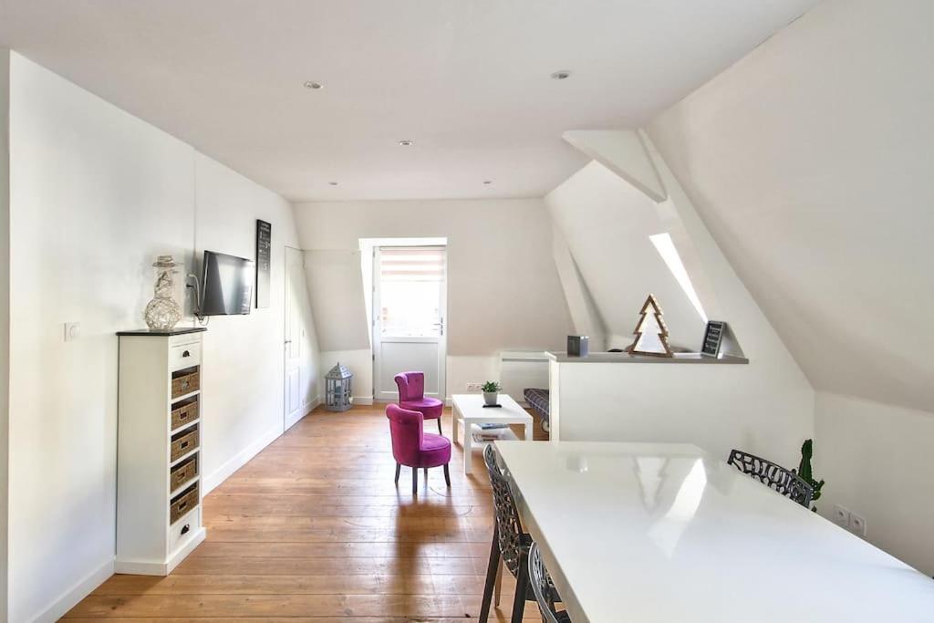 Gorgeous one-bedroom apartment with terrace and sea view -StayInAntibes- Bijou Plage