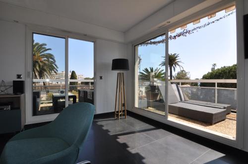 Gorgeous one-bedroom apartment with terrace and sea view -StayInAntibes- Bijou Plage