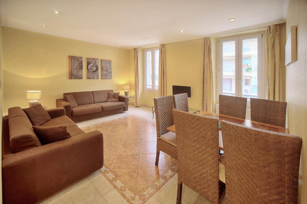 Appartement Grand 3 pieces confortable A2B194 Victor Cousin, code:2507, 20 06400 Cannes