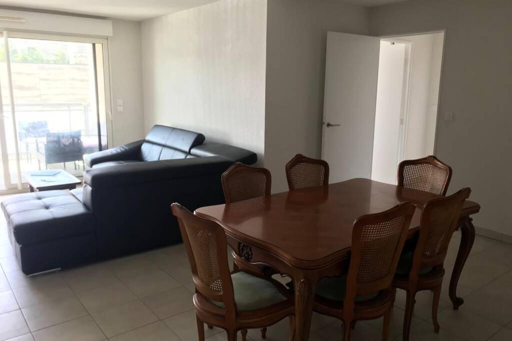 Appartement Grand 3 pièces terrasse, à 100 mètres de la plage et mer 220 Avenue Théophile Gautier 83370 Fréjus