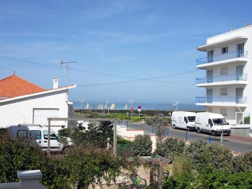Grand appartement à l'étage d'une villa petite vue mer