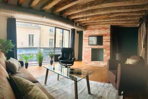 GRAND APPARTEMENT CHARME ANCIEN ET CONFORT