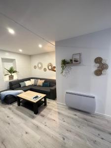 ** Grand appartement cosy au centre de Nay **