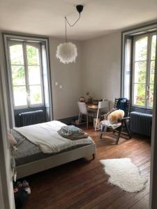 Grand appartement dans Belle maison avec un jardin