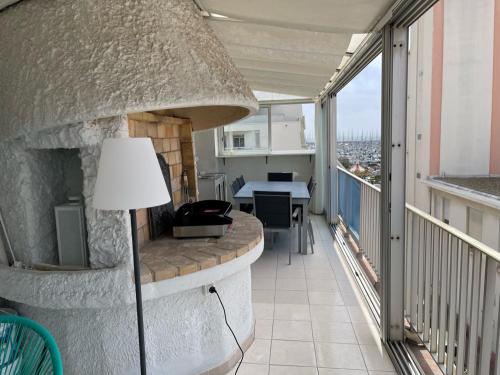 Grand appartement de standing vue port mer 100 m plage