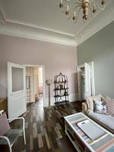 GRAND APPARTEMENT DE STYLE HAUSSMANNIEN