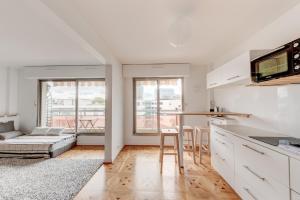 Grand appartement lumineux proche métro et Défense