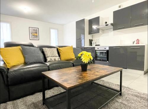 Grand Appartement lumineux & spacieux avec jardin