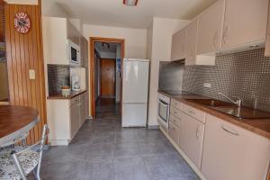 GRAND APPARTEMENT - PROCHE DES REMONTEE MECANIQUES - MORZINE - 10 personnes - OUTO
