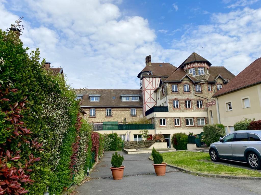 Appartement Grand appartement proche Roissy, Parc Astérix, Mer de sable 1 Rue Charles Péguy 95470 Saint-Witz