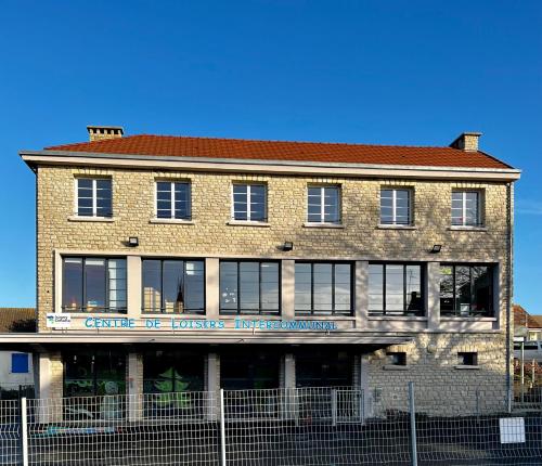 Grand apt lumineux avec extérieur centre bourg 600 m plage proche Omaha Beach et pointe du Hoc