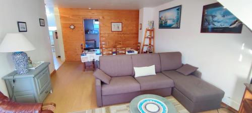 Grand et bel appartement 77m2 avec jardin, à proximité immédiate des plages (1km)
